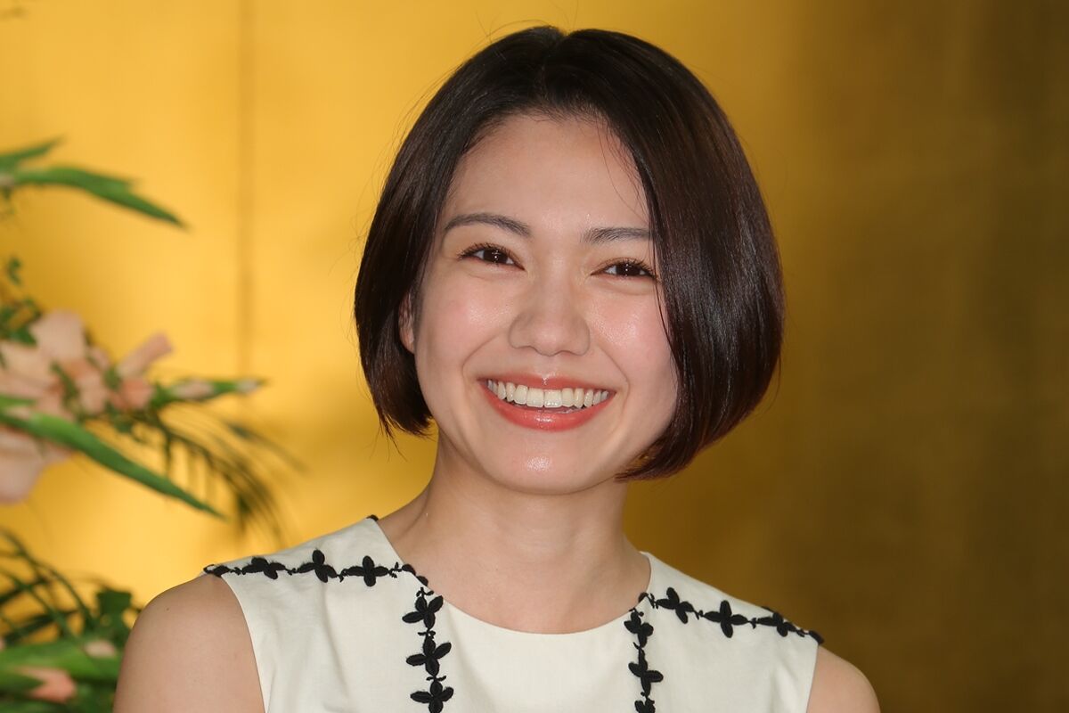 【芸能】二階堂ふみ、ミニスカでの体育座りにファンも悶絶「ごめんなさい」