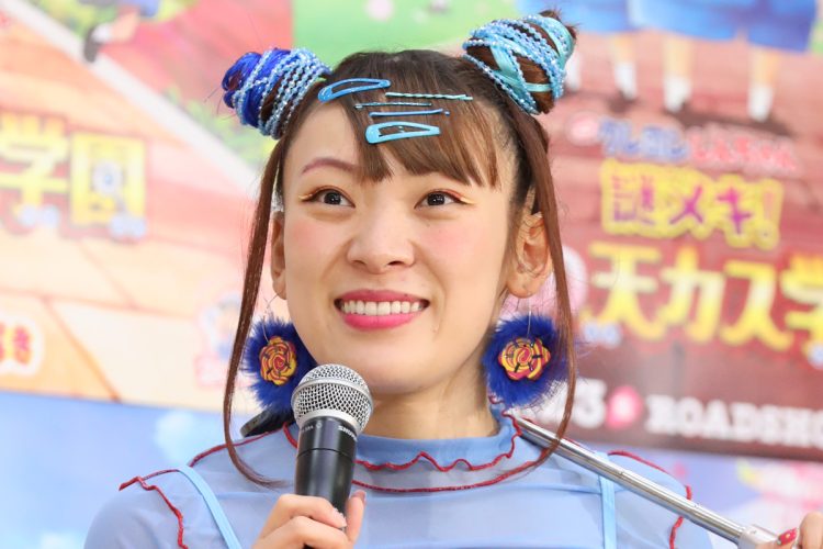 【独占撮】活動休止中のフワちゃん朝日奈央の結婚式に自転車で駆けつける