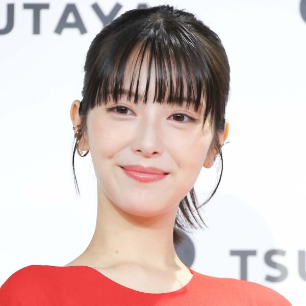 【芸能】浜辺美波、元旦から「倒れてました」食あたりダウン…「友達の分食べた」原因は年越しそば用の…