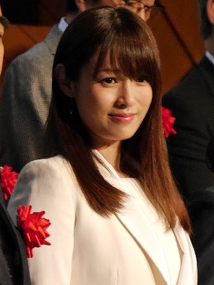 【芸能】深田恭子、胸元あらわなセクシーショットに反響！「日本一かわいい42歳」