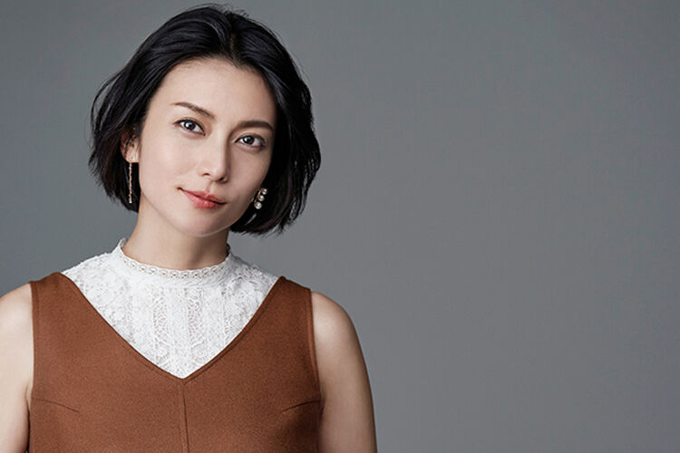 【芸能】女優の柴咲コウさん、スタッフにハンカチと間違えて自分のパンツを渡してしまう！！