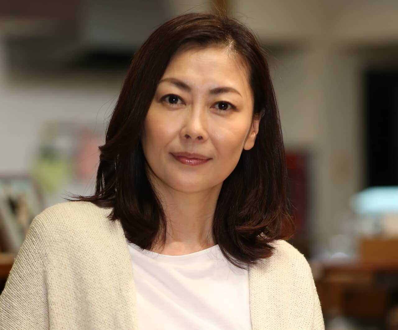 【香典が遺族に渡ってない】中山美穂（享年54）「お別れの会」で起きていた“深刻トラブル” 妹・忍は取材に…