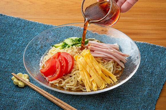 【料理】ワイルドすぎる〝手抜き冷やし中華〟に驚嘆！「その手があったか」