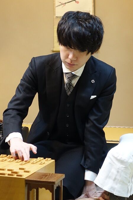 【将棋】 佐藤天彦九段、マスク不着用で反則負け！将棋名人戦で！！
