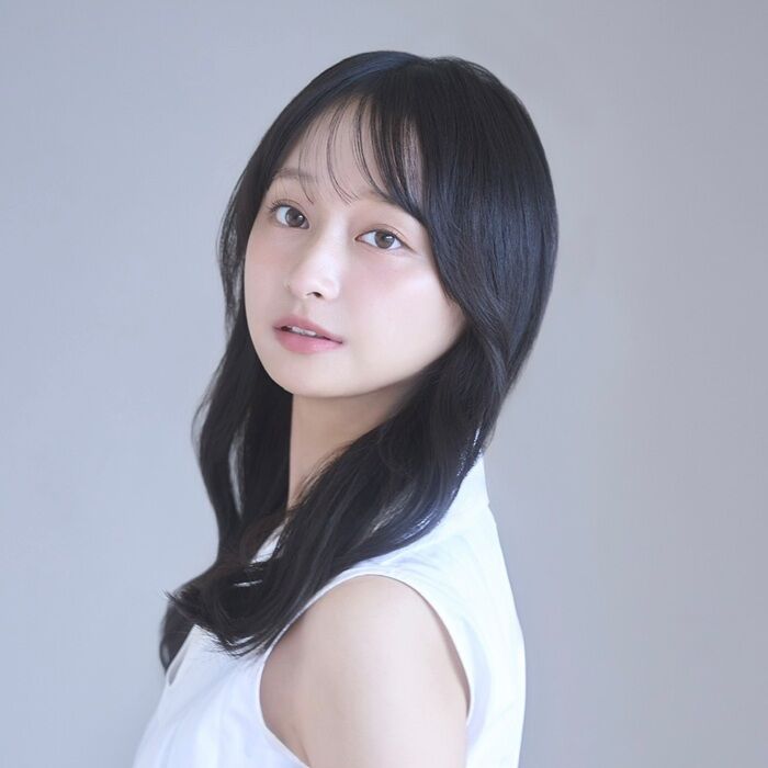 【芸能】影山優佳、リンゴ柄のミニスカで美脚披露「ゴルフ界にも進出」「天才かな？」