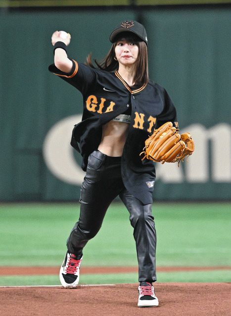 【芸能】山本舞香、巨人戦でストライク始球式 「アウトロービタビタはえぐい」