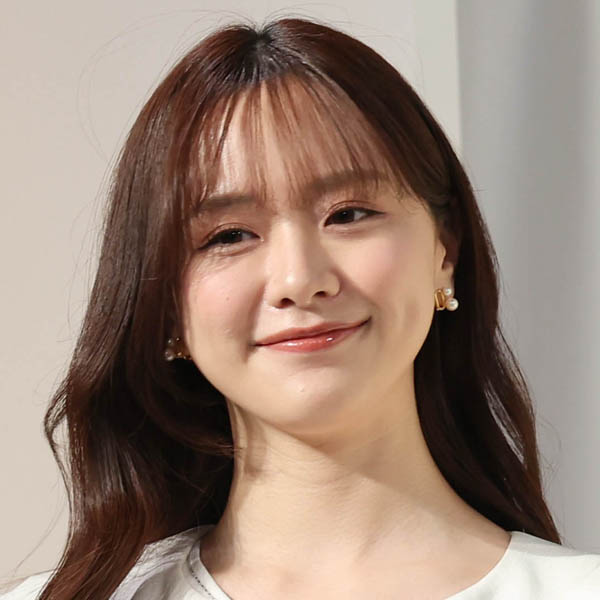 【芸能】森香澄、きつねダンスで『あざとさ全開』美脚チラリ…カチューシャと尻尾つけた姿に場内大歓声
