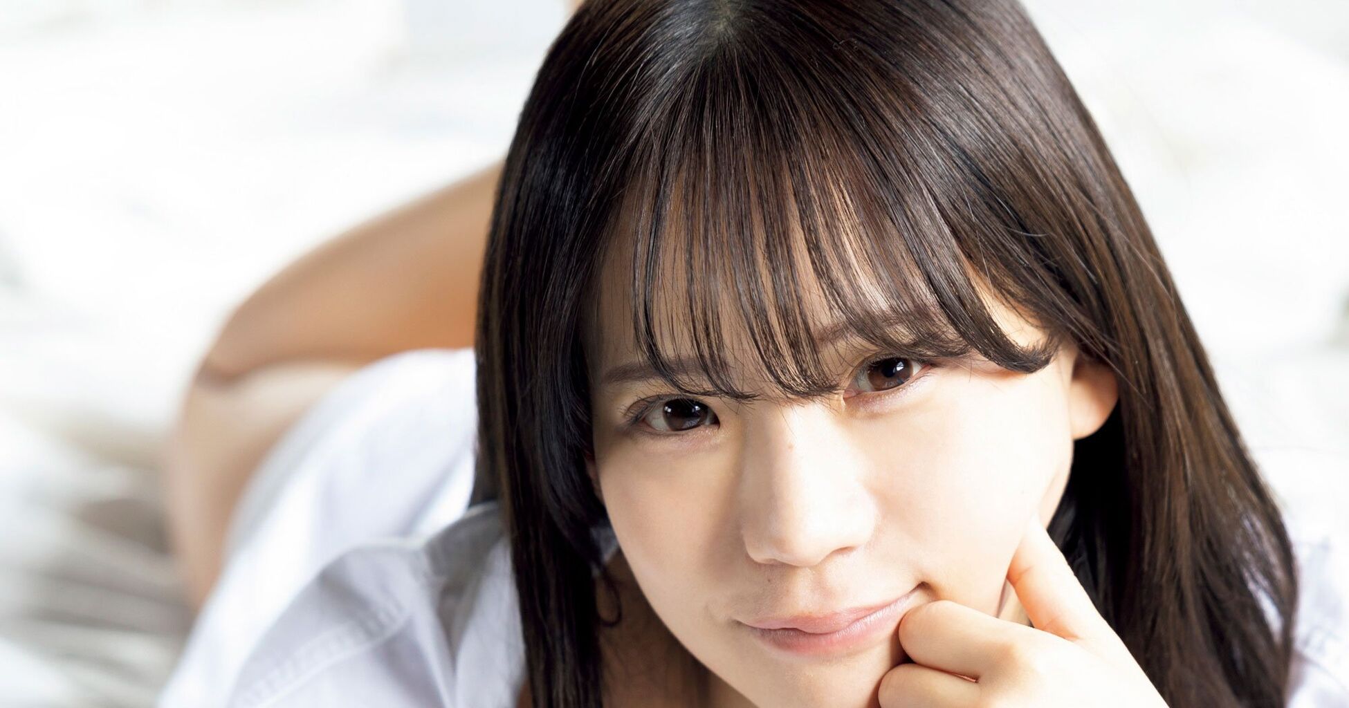 【NMB48】和田海佑、セクシーメイド服姿で豊満バストと谷間あらわ！