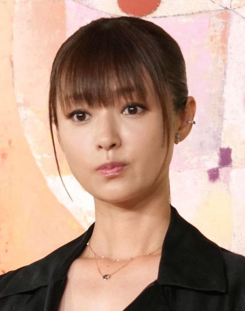 【芸能】深田恭子、サーフィンで“波乗り”動画を公開「カッコいい！」「そんなに上手いとは！」