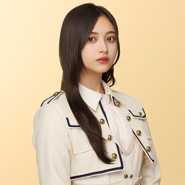 【乃木坂46】人気メンバー “一糸まとわぬ姿” が物議…1st写真集に「裸体は求めてない」