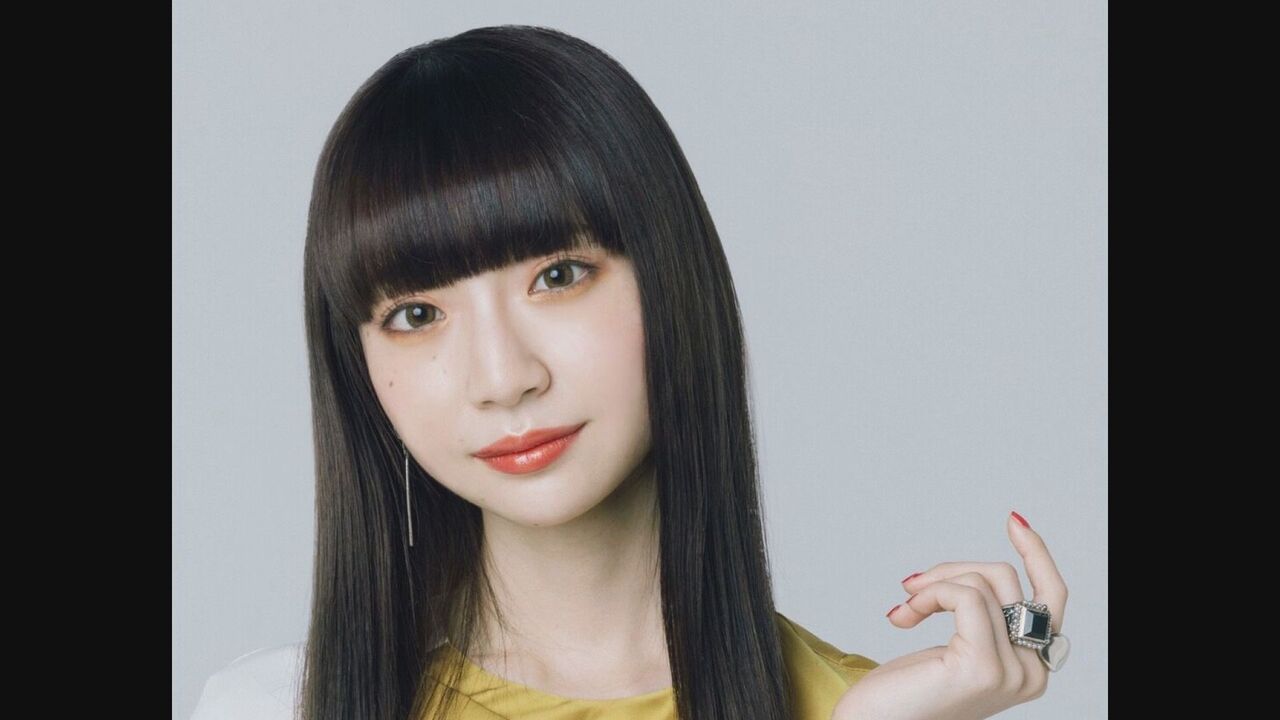 【元NGT48】荻野由佳、超ミニで真っ白美脚あらわ！「顔小さくてお人形さんみたい」