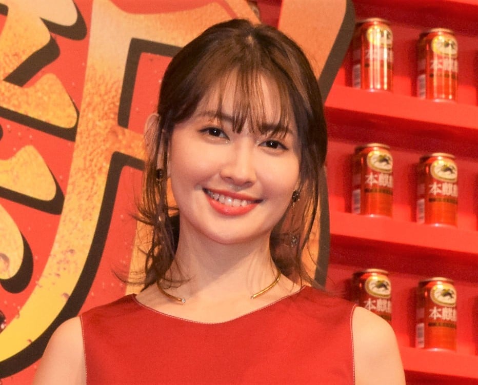 【みんなこじはる】小嶋陽菜が経営するブランドのプレススタッフが全員「こじはるそっくり」