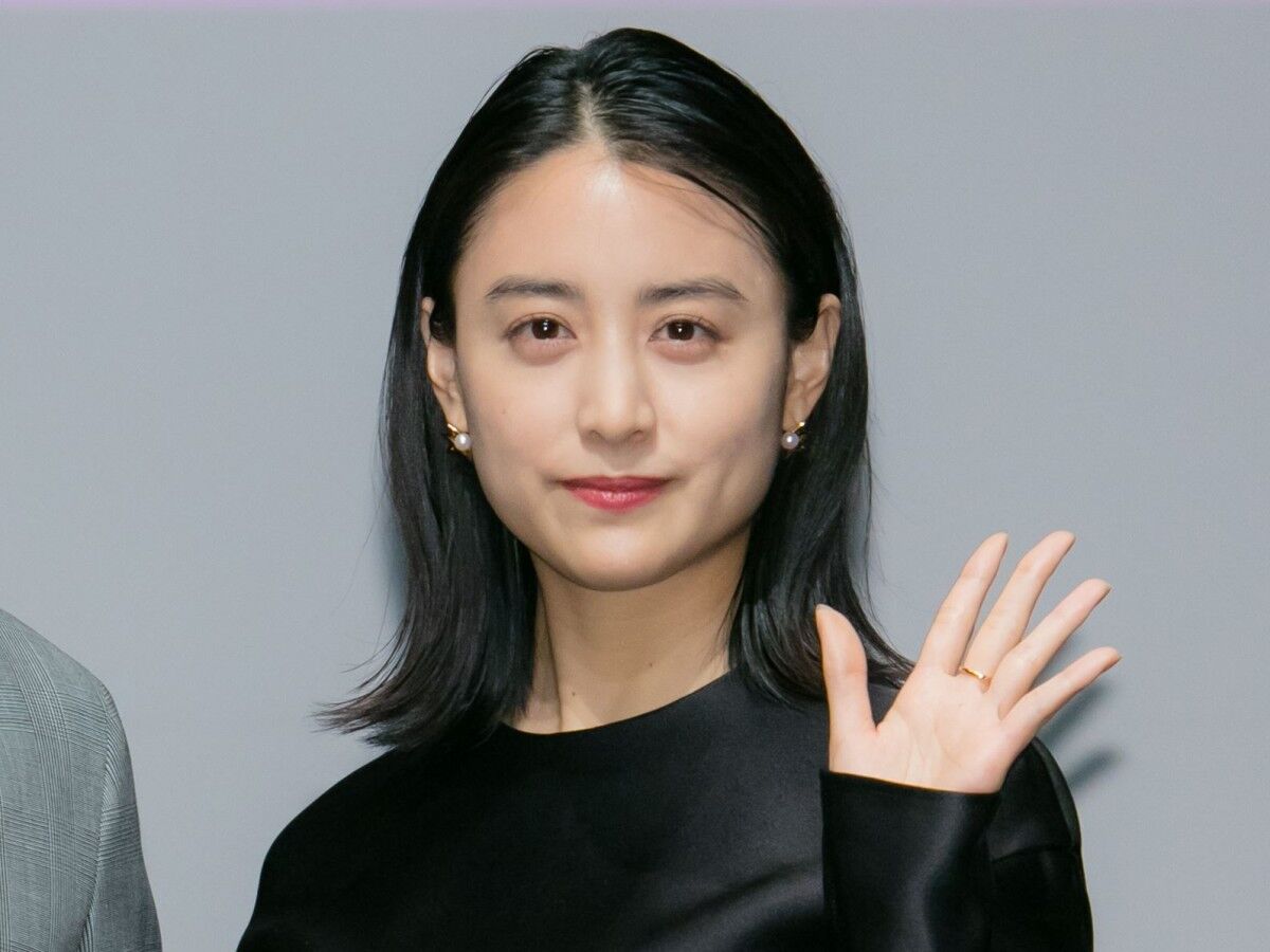 【芸能】山本美月、「すごく短いです」超ミニ丈スカート＆ばっさりボブ姿で登場で照れ笑い