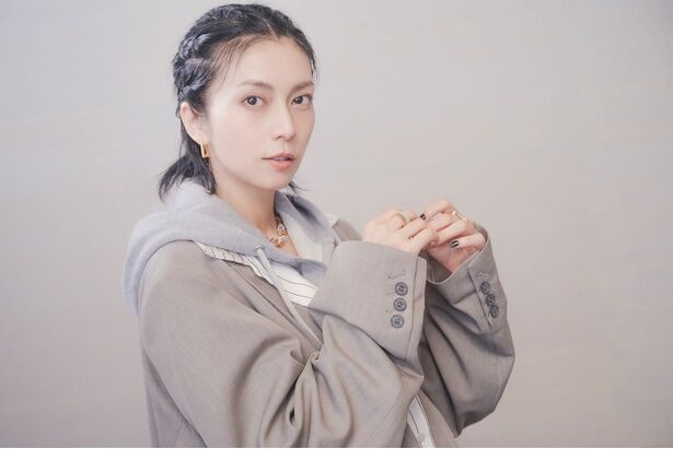 【芸能】柴咲コウ、ペンギン風？キュートなポーズのオフショットに「美しすぎます」