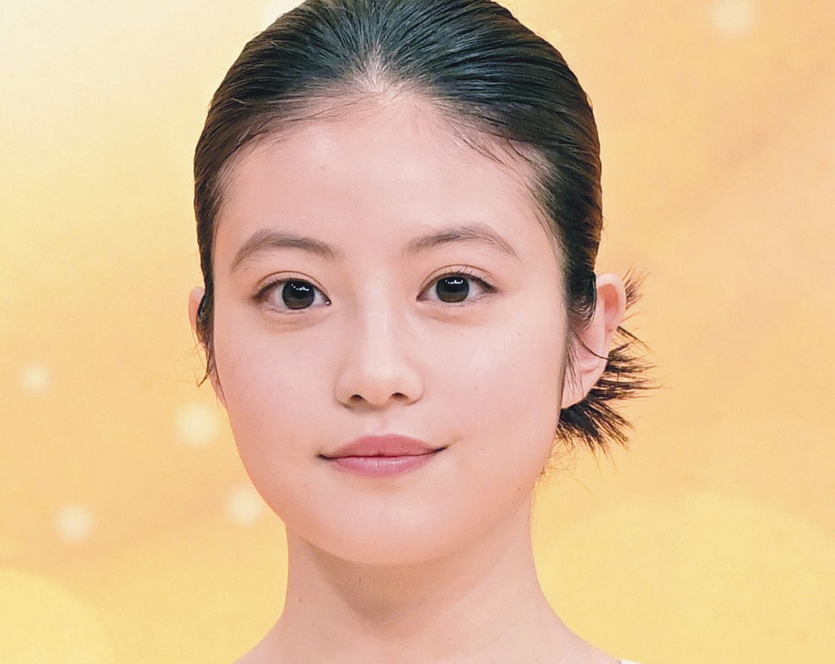【芸能】今田美桜、タンクトップドレスから美谷間チラリ