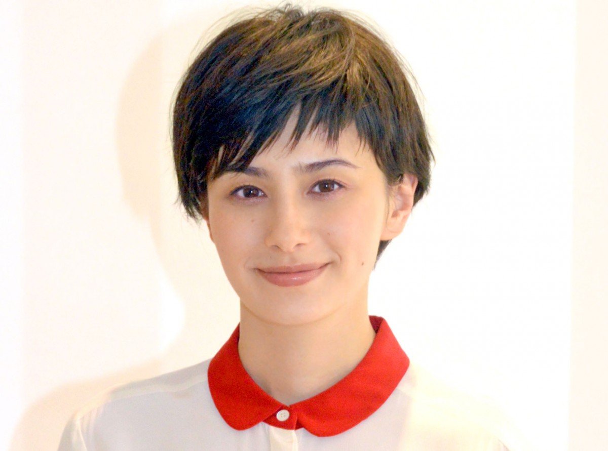【芸能】ホラン千秋の姿が激変！昭和アイドル風な髪型…