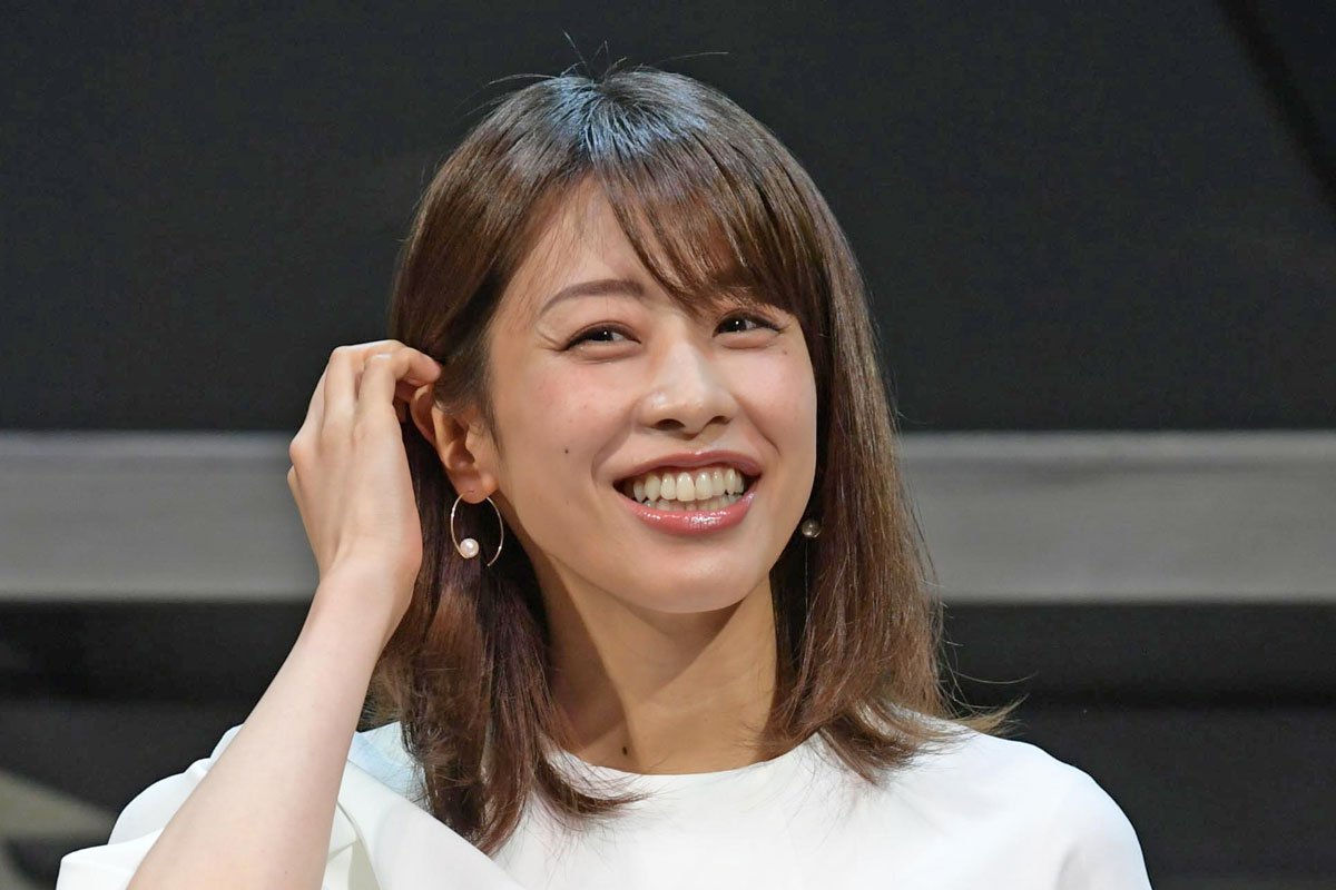 【芸能】加藤綾子「ドキッとする」白ニット＆ピンクパンツ＆ジュエリーコーデ披露