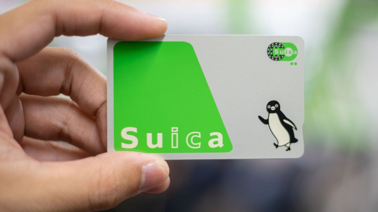 【社会】Suica販売停止1年、ガラパゴス仕様で半導体作れず…