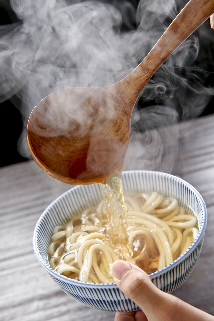 【香川】高松空港、温かいだしが飲める「うどんだしの蛇口」(無料)が復活！