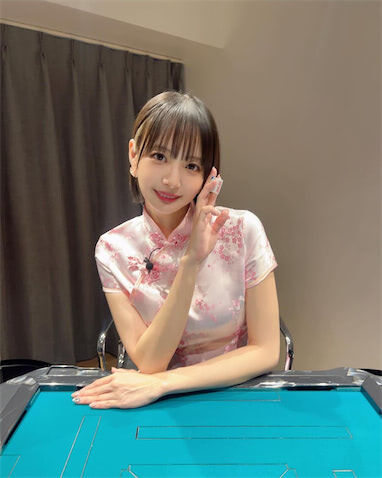 【プロ雀士】「完璧なボディ」岡田紗佳、美バスト＆腹筋際立つランジェリー姿披露「バキバキですごい」