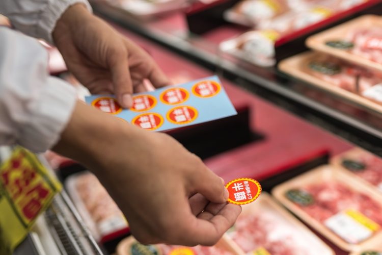 【社会】食品値上げに主婦たちの苦悩「値引きシール品」買うのが恥ずかしい！