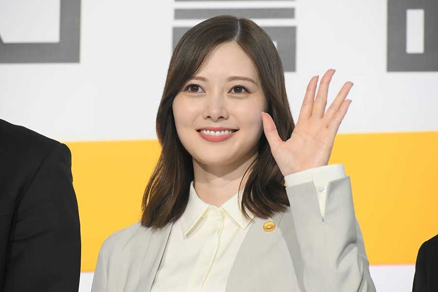 【芸能】白石麻衣、出演ドラマのドレスオフショが美しすぎ「天使がいた」