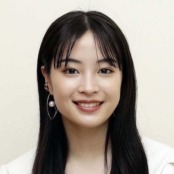【芸能】広瀬すず、ヴィトンのパリコレ最前列で光り輝く「日本の誇り！」