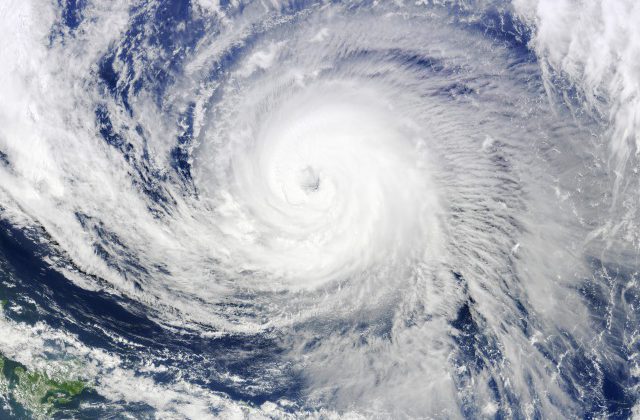 【超警戒】台風11号、最大瞬間風速75メートル！今後の進路が超やばい・・！！
