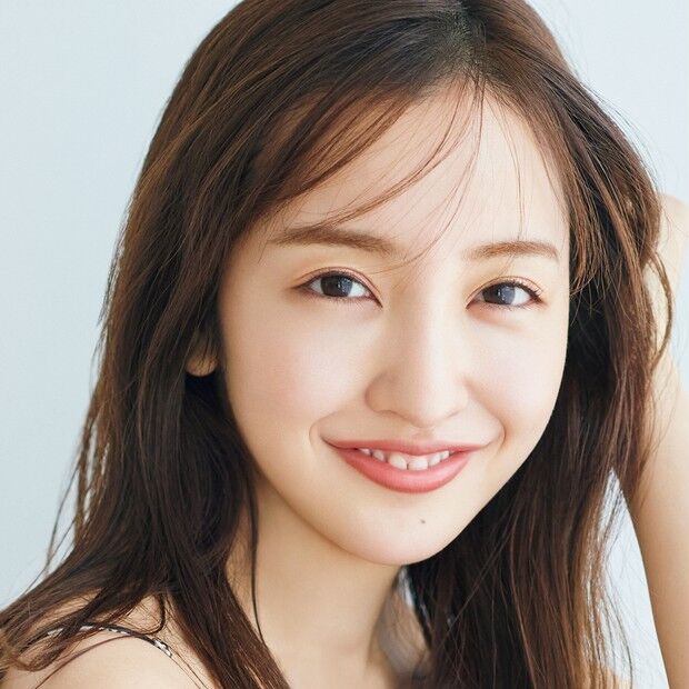 【元AKB】ともちんこと板野友美、白いキャミソール姿を披露