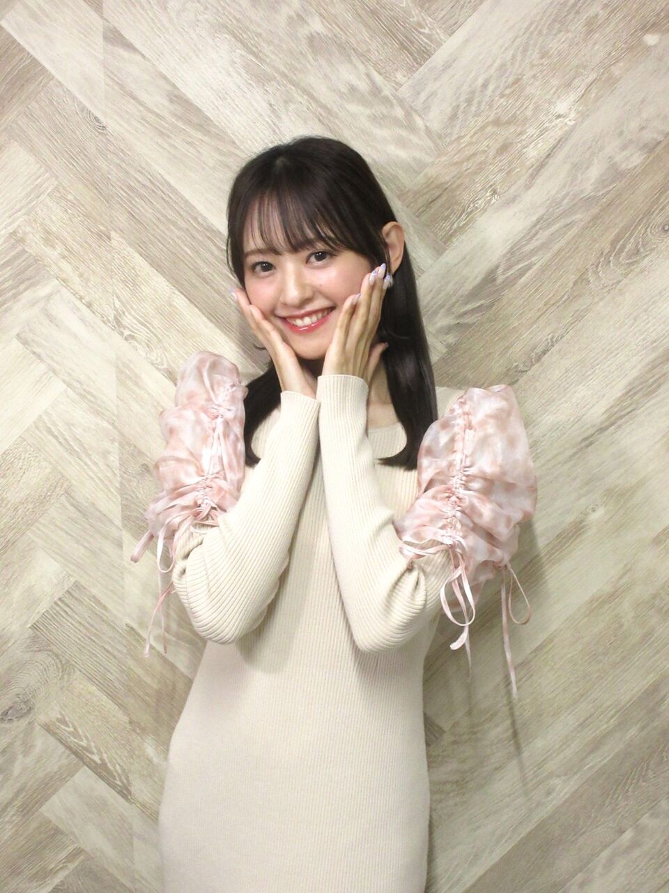 【芸能】始球式にあらわれた、ミニスカ〝ポニテ美女〟が可愛すぎると大反響！