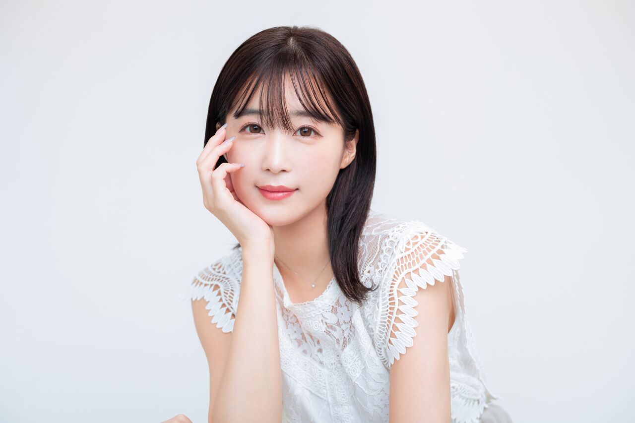 【芸能】休井美郷、谷間ちらりなドレス姿を披露も「これを結婚式の列席者として着るのは、、」と波紋を呼ぶ！