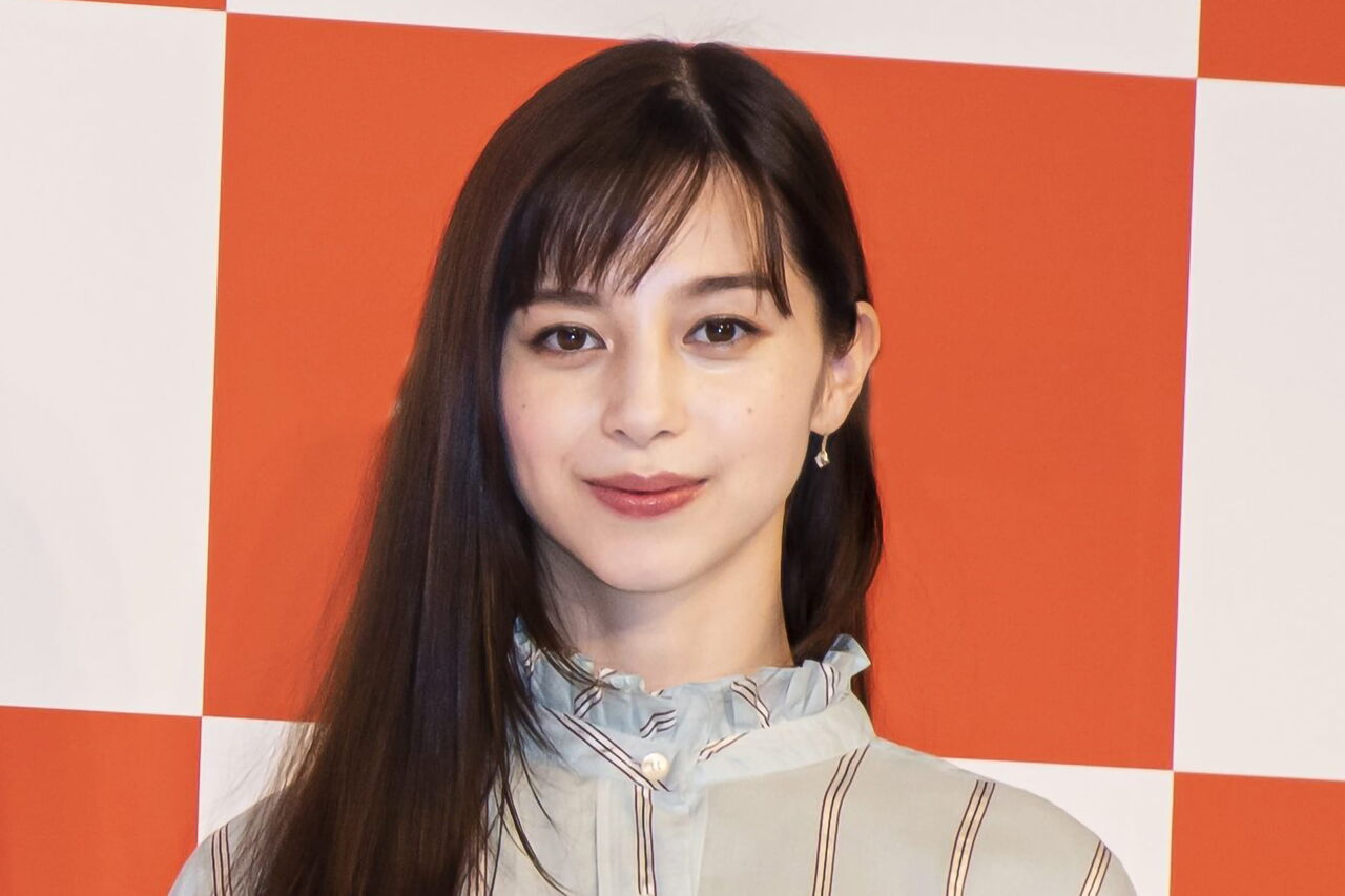 【芸能】中条あやみの文字が「下手で可愛い！」結婚報告の直筆サインに思わぬ注目！