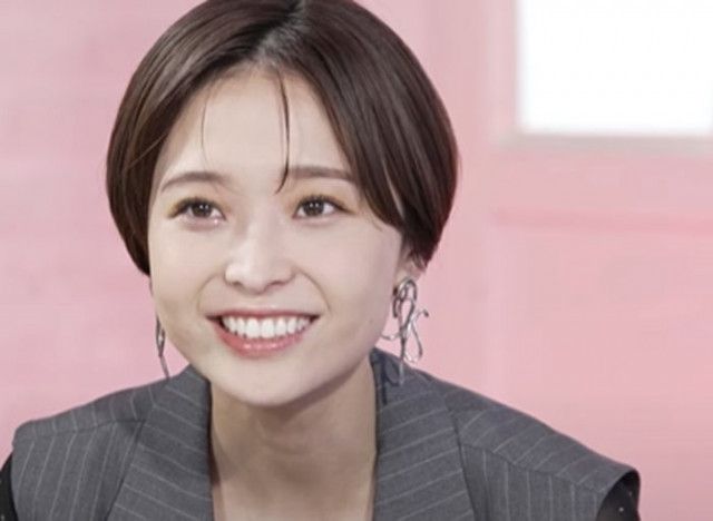 【フジテレビ退社から１年】渡邊渚さんのショーパン美脚！「お気に入りの衣装でニンマリ」オフショット披露