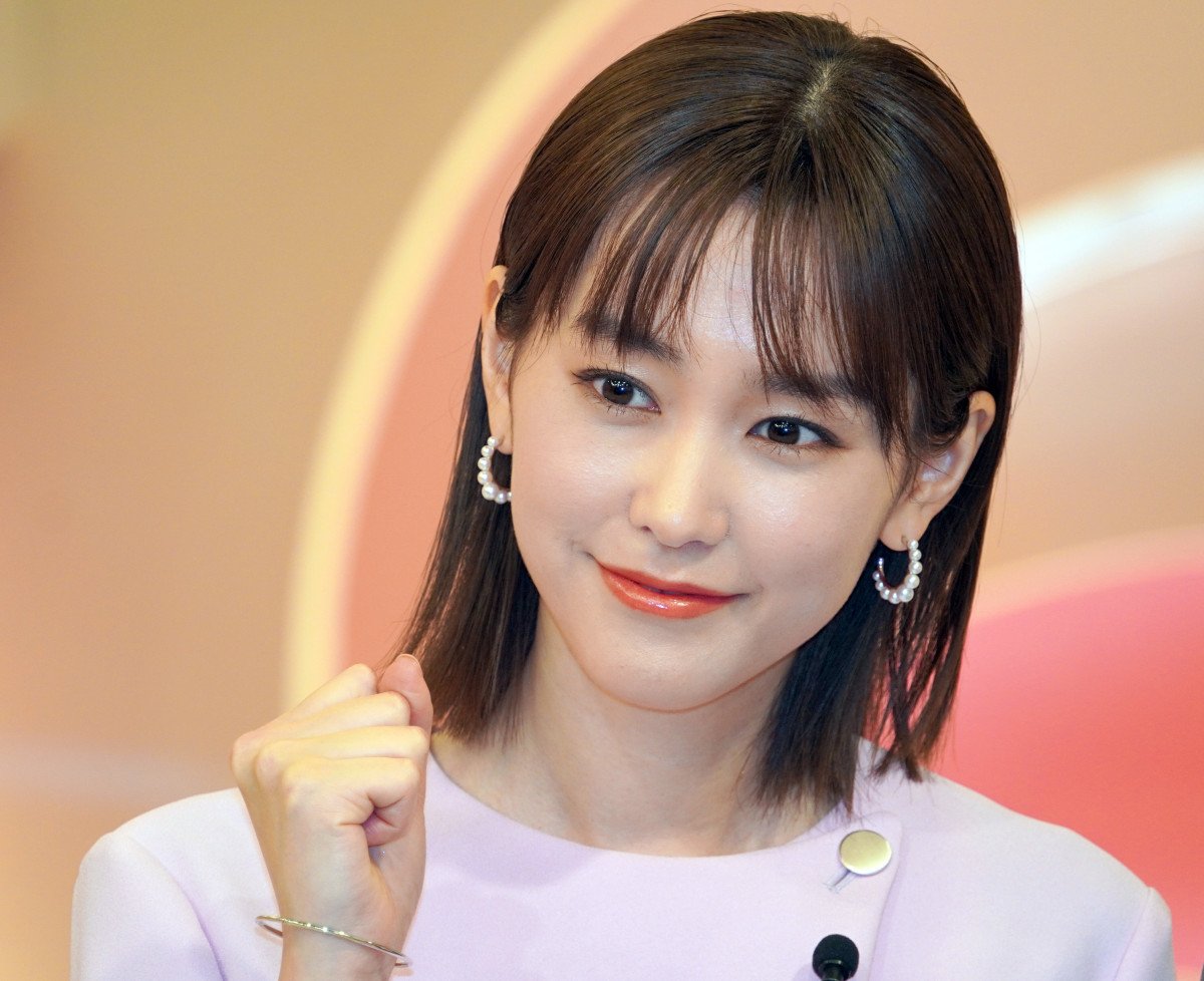 【芸能】桐谷美玲「数万年ぶりくらい」のミニスカ姿披露「脚細くて綺麗」