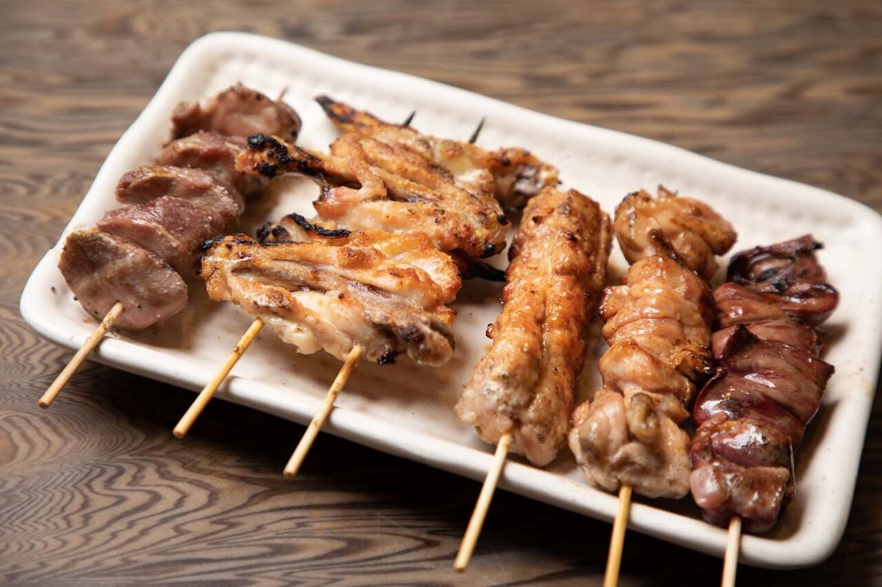 【徹底討論】焼き鳥は「塩で頼むのが通」の風潮はなぜ生まれた？呑兵衛も「タレで何が悪い！」と大反論！