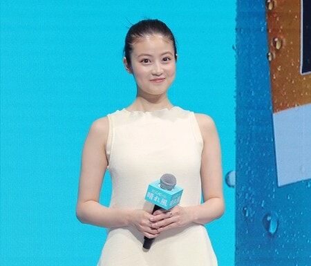 【芸能】今田美桜、ノースリーブのワンピ姿で両手に缶ビールショット「天使ですか」