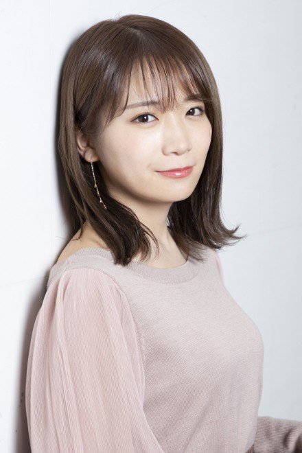 【乃木坂46】秋元真夏、美谷間くっきりピンクのランジェリー姿解禁！卒業記念写真集発売！
