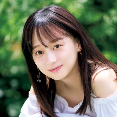 【芸能】影山優佳、キャミソール姿で大人の魅力「美しすぎる」「ビジュ神すぎ」