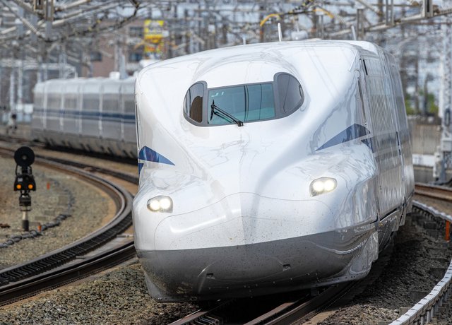 【????】新幹線車内に体長約40センチのヘビ！客が発見して東京駅係員に連絡…