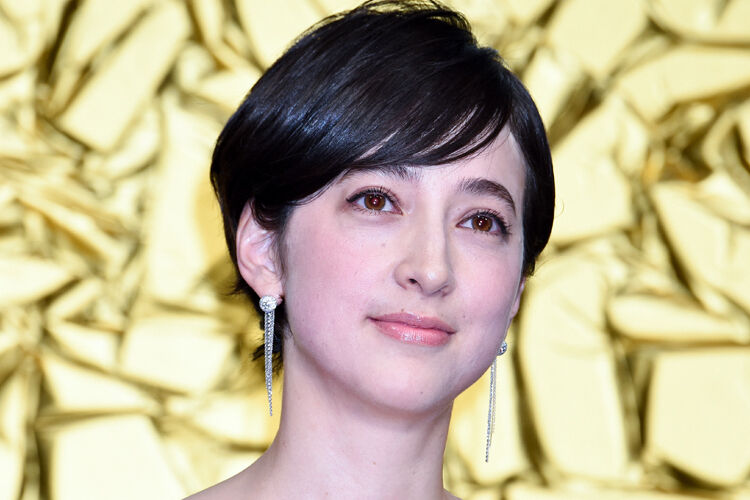 【芸能】滝川クリステル、自転車で転倒し眉脇を１０数針縫う大ケガ、