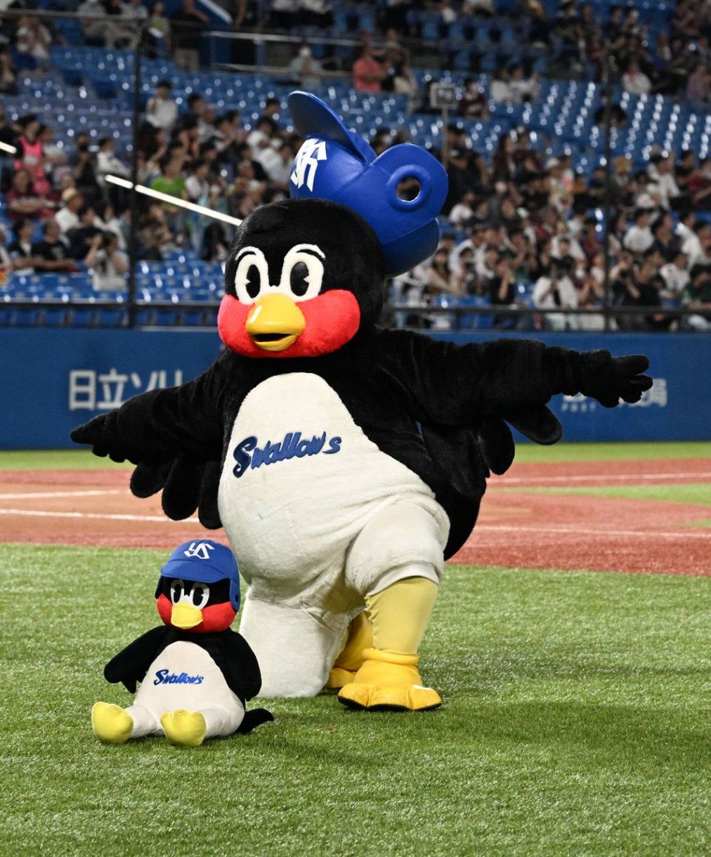 【野球】「つば九郎」が特別すぎたからこそ難しい“今後の判断”…稀代のマスコットが残した功績とは