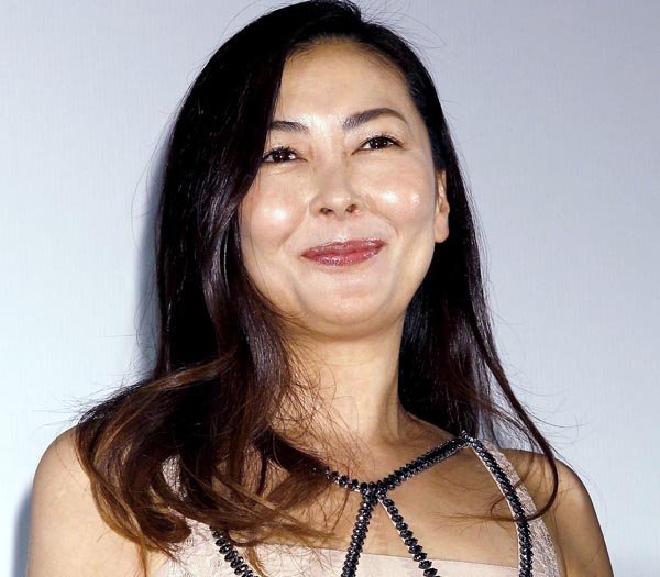 【芸能】中山美穂、老眼ひどい「老けただの、色々言われるから認めます」