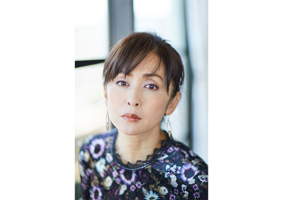 【衝撃】斉藤由貴が土曜の夜に大立ち回り！不倫相手のクリニック前で警察出動の騒動を起こしていた！
