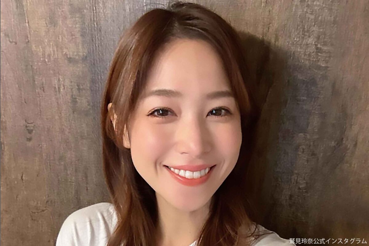 【芸能】鷲見玲奈アナ、お尻突き出しバックショット、超ミニショーパンで大股開きポーズなど公開！
