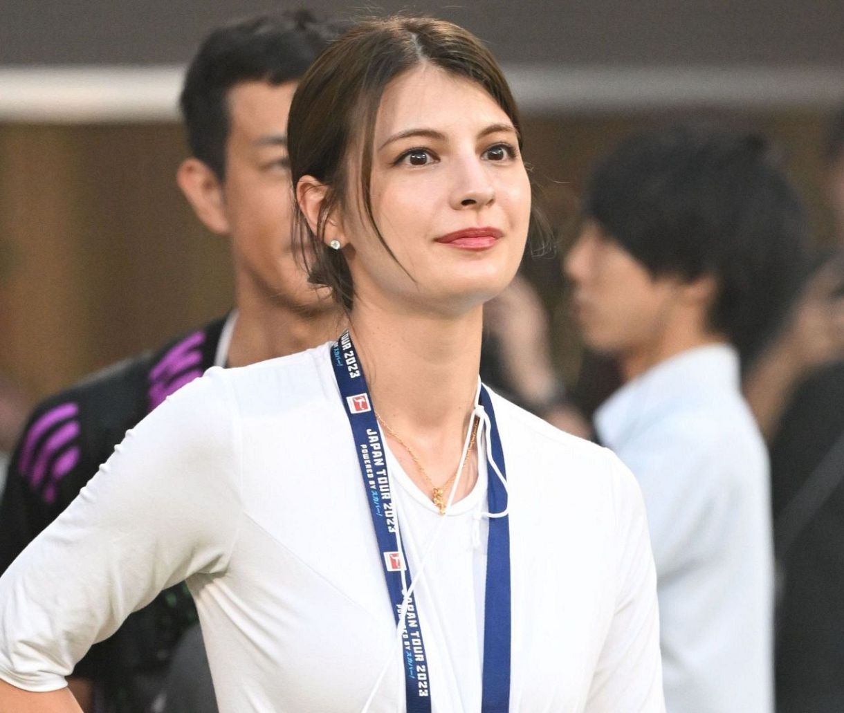 【芸能】32歳マギー、上半身「ほぼ裸」ファーで前面隠し「生で見たい」