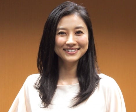 【芸能】菊川怜、セーラー服姿で“女子校あるある”を語る…！
