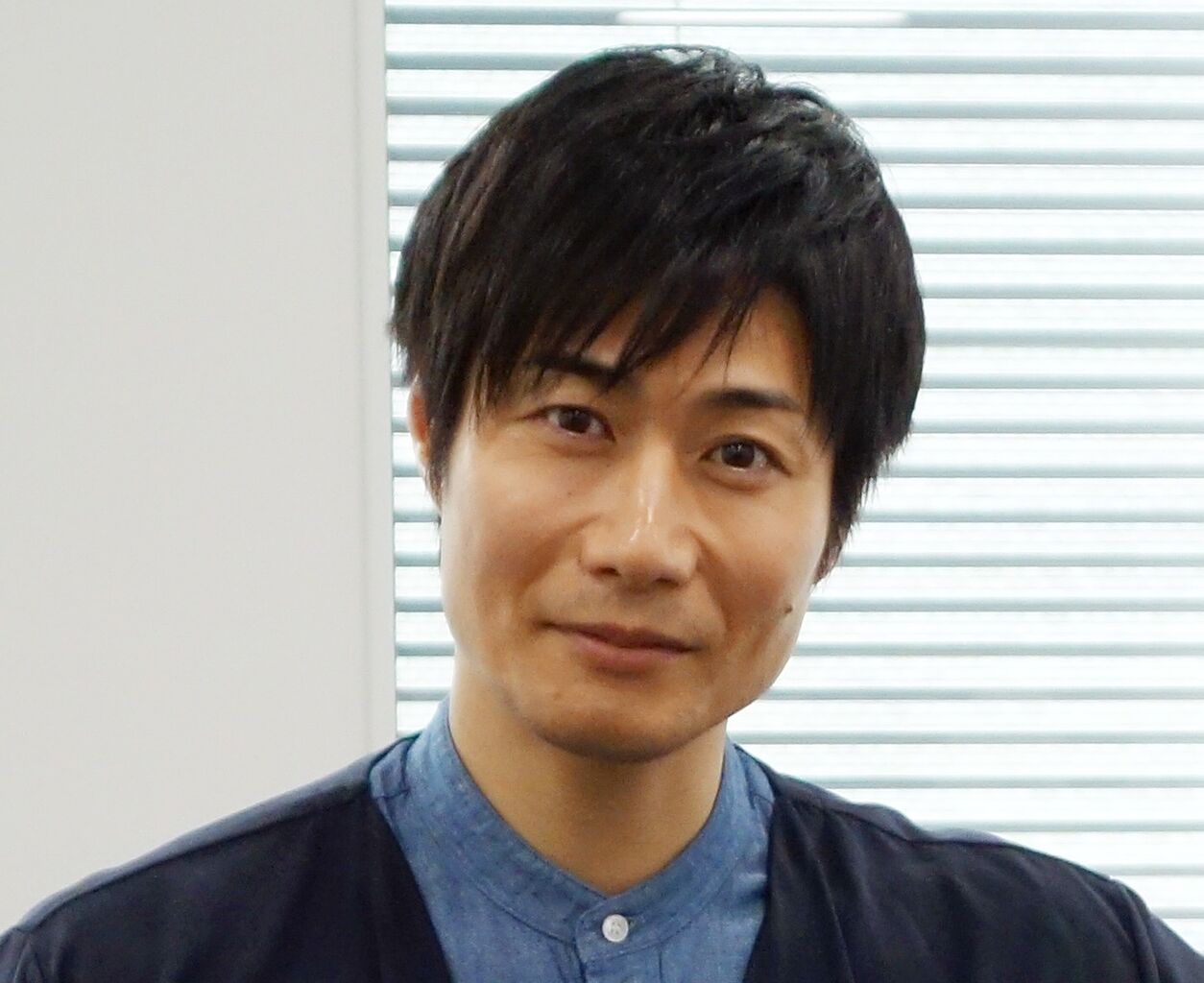 【TEAM NACS】俳優・戸次重幸さんが車を運転中にバイクに追突する事故「よそ見していた…」