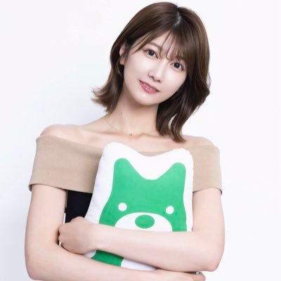 【ABEMA】瀧山あかねアナ、真っ赤な水着ショットを公開！…大胆プールショットに反響「ヤバイ」