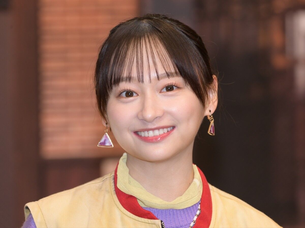 【芸能】影山優佳、『ヤンジャン』表紙＆グラビアで美脚＆圧巻デコルテ披露