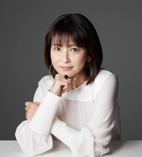 【芸能】森高千里、赤のミニスカで乃木坂46と共演も「違和感無い」の声！！